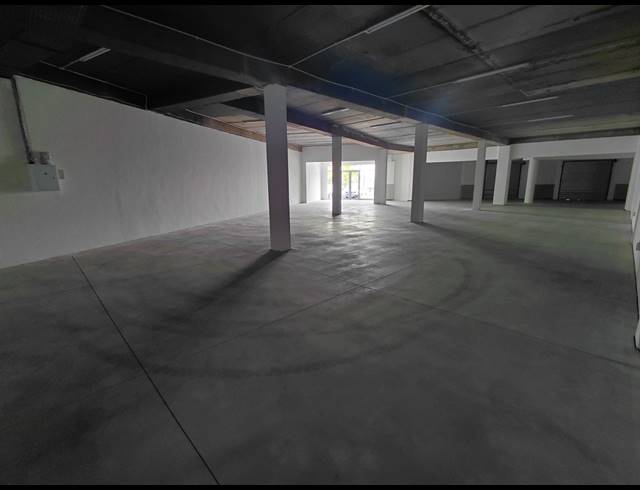 430M² OFFICE TO LET IN HALFWAY GARDENS